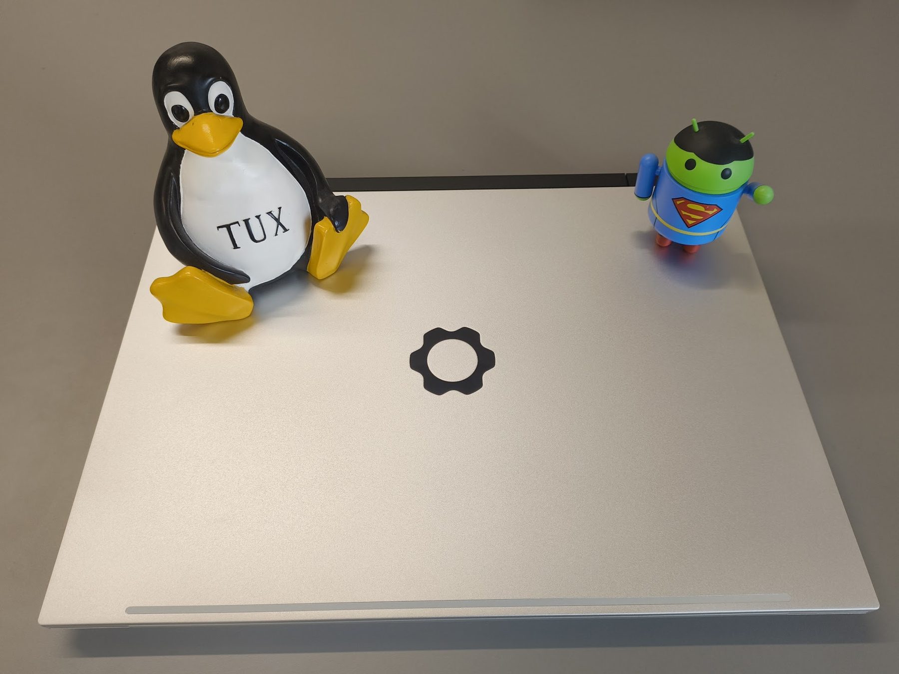 Framework laptop with Tux